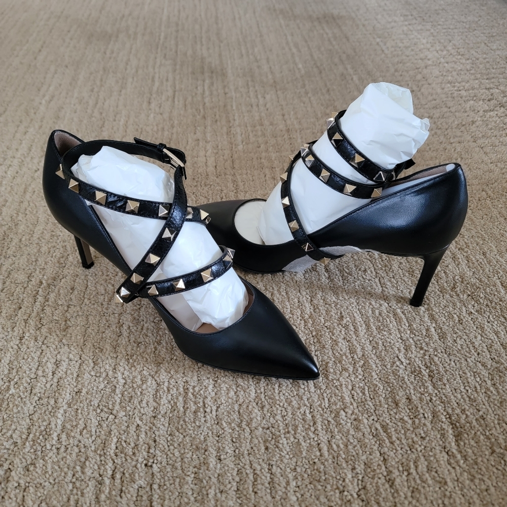 Valentino Garavani Rockstud Studwrap Heel Pumps in Black, Size 38